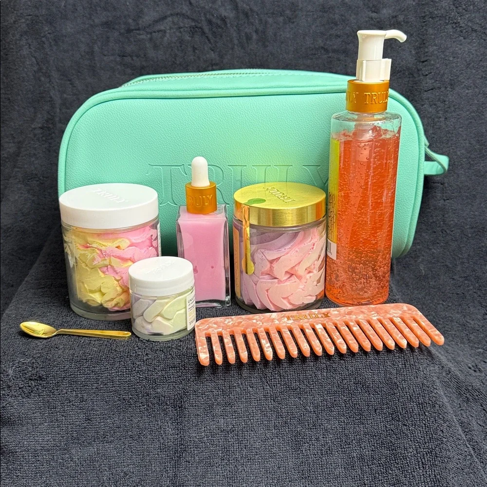 TRULY Unicorn Fruit Skincare Set with Truly case - NEW! - Picture 2 of 4
